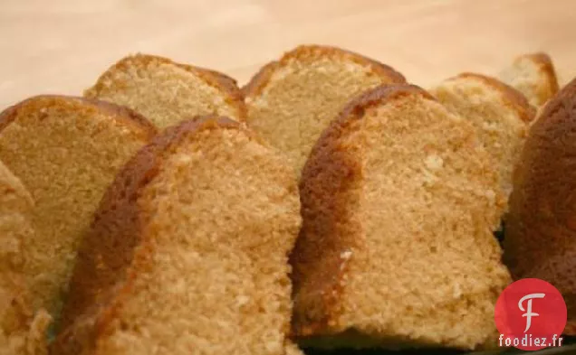 Gâteau À La Livre Moins Cuit Avec Glaçage Au Citron