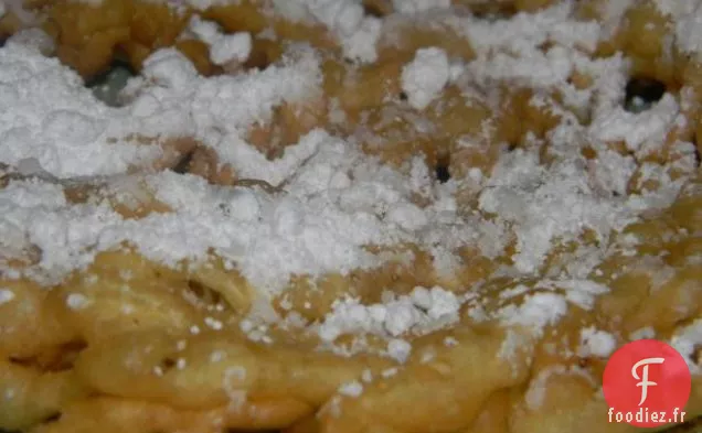 Gâteaux De Pommes De Terre Derby À La Sauge Avec Trempette à La Crème Sure