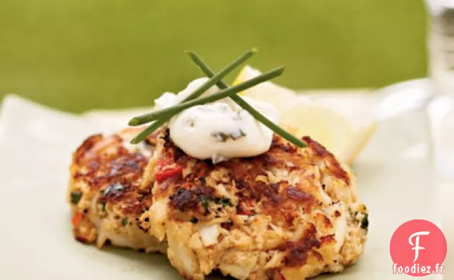 Mini Gâteaux de Crabe avec Aïoli aux Herbes