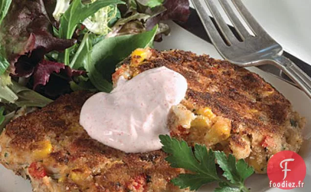 Gâteaux De Crabe Diaboliques De Louisiane À La Crème Sure Poivrée Chaude