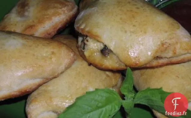 Calzones de Champignons, Oignons Caramélisés et Fromage