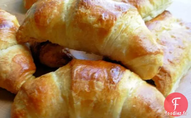 Croissants Français au Beurre Traditionnels pour les Petits déjeuners Bistrots paresseux