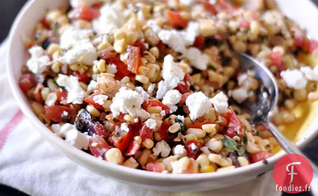 Salade De Maïs Sucré Aux Herbes Et Aux Tomates