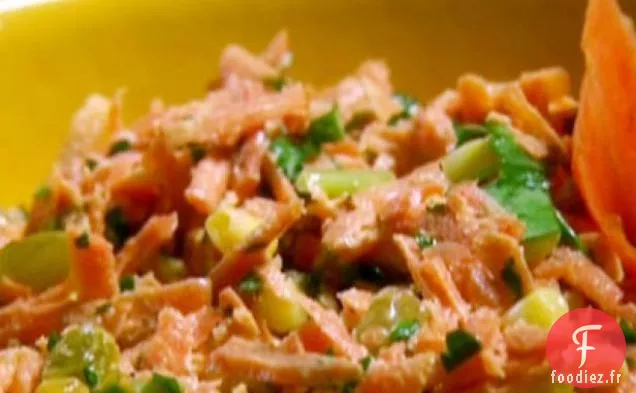 Salade de Maïs et de Carottes aux Raisins Secs Dorés