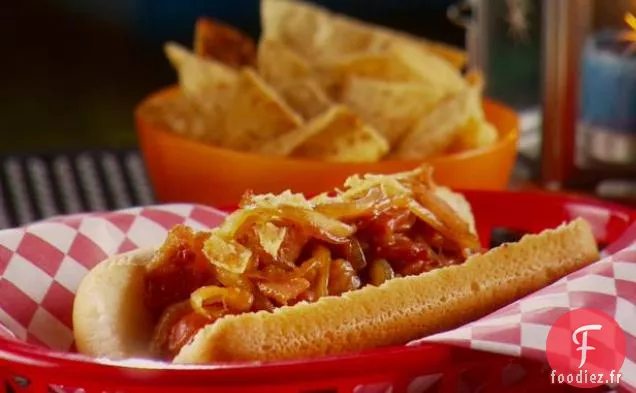 Hot-Dogs au coin du Feu avec des Frites Épicées