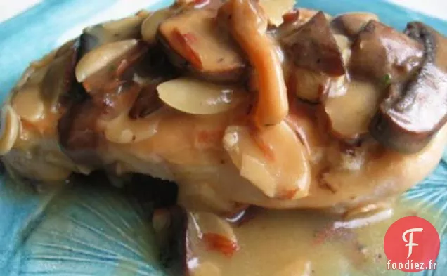 Poulet En Sauce Au Vin aux Champignons