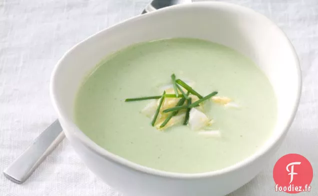 Soupe De Concombre Glacé À La Menthe, Au Cresson Et Au Fromage Feta