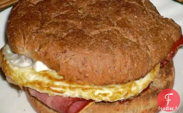 Sandwich au petit déjeuner pour un