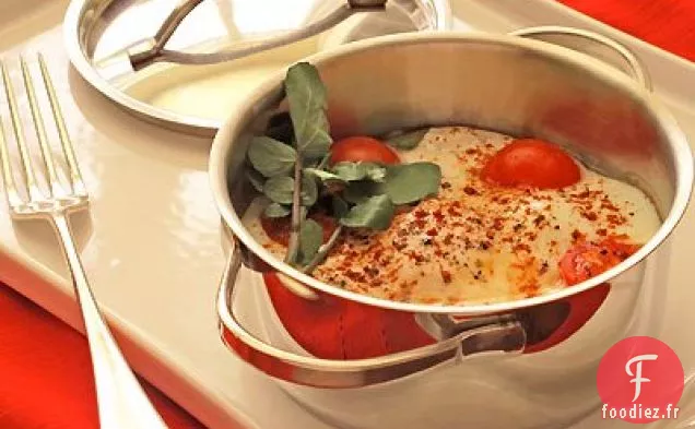 Oeufs Cuits Au Yaourt Avec Épinards, Tomates Et Cresson