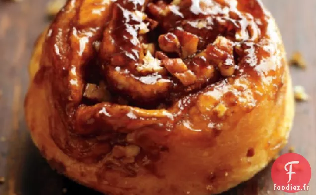 Brioches Collantes au Sucre Brun et aux Pacanes