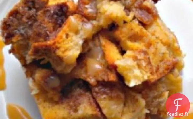 Pouding au Pain avec Sauce au Rhum Épicé