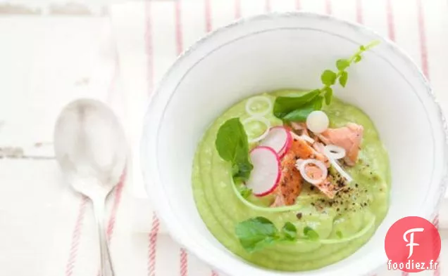 Soupe À L'Avocat Et Aux Pommes Au Saumon Poché