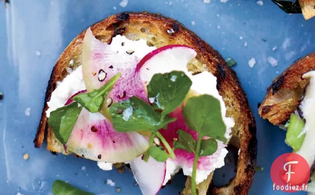 Toasts à la Feta et au Radis