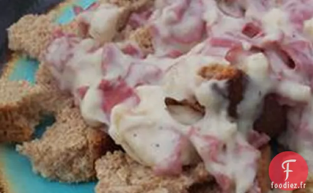 Boeuf Haché à la crème Facile de Maman sur du Pain grillé