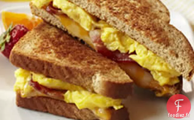 Fromage Grillé au Bacon et aux Œufs au petit déjeuner
