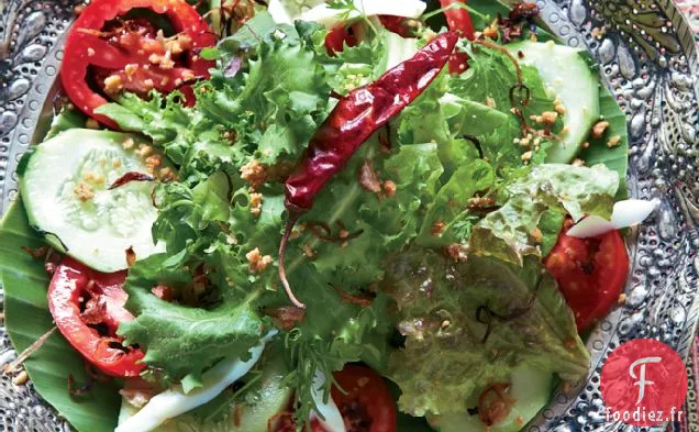 Salade Mixte Lao aux Arachides et Échalotes frites