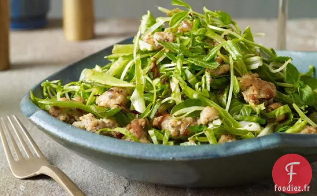 Salade d'Escarole Chaude aux Pois Mange-tout et Saucisse