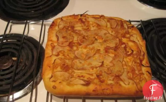 Focaccia Aux Oignons Caramélisés, Poire et Fromage Bleu