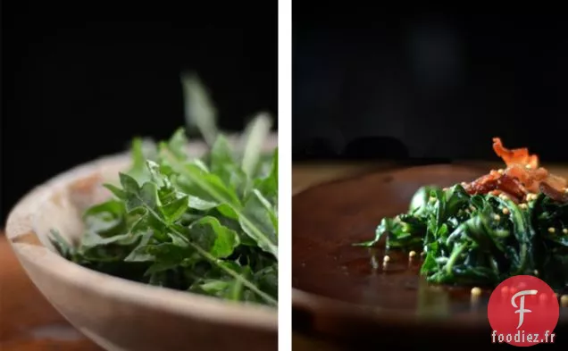 Mauvaises herbes sur la table de la cuisine: Verts de Pissenlit flétris avec des graines de moutarde grillées