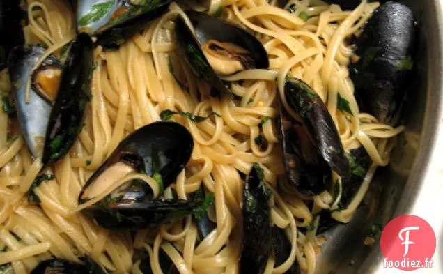 Linguine Aux Moules Et Légumes Verts De Pissenlit