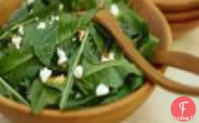 Verts De Pissenlit Aux Noix Et Au Fromage De Chèvre