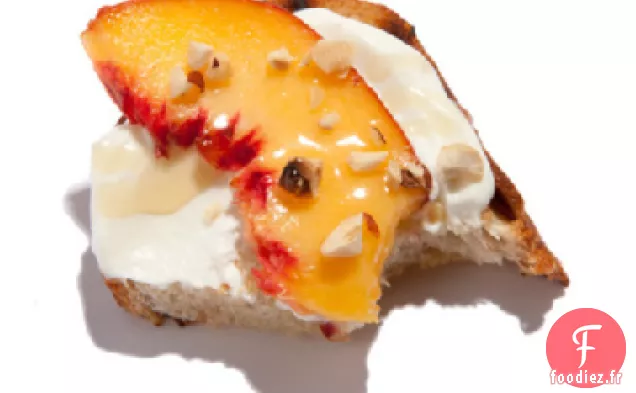 Bruschetta au Mascarpone Pêche et Noisette