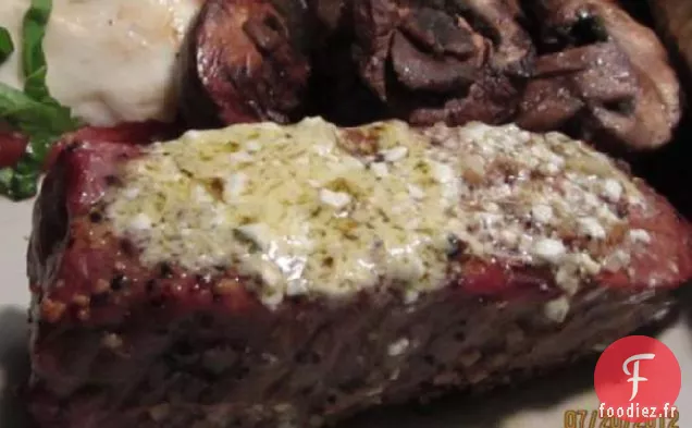 Steak Grillé Salé Au Beurre D'Ail Au Fromage Bleu