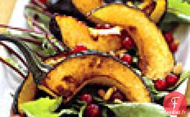 Salade de Pissenlit aux Graines de Grenade, aux Pignons de Pin et à la Courge Delicata Rôtie