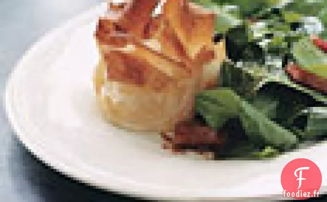 Salade de Pissenlit aux Lardons et Fleurs de Phyllos au Fromage de Chèvre