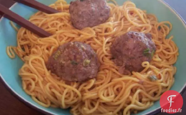 Boulettes De Viande Asiatiques Avec Sauce Piquante Au Citron Vert
