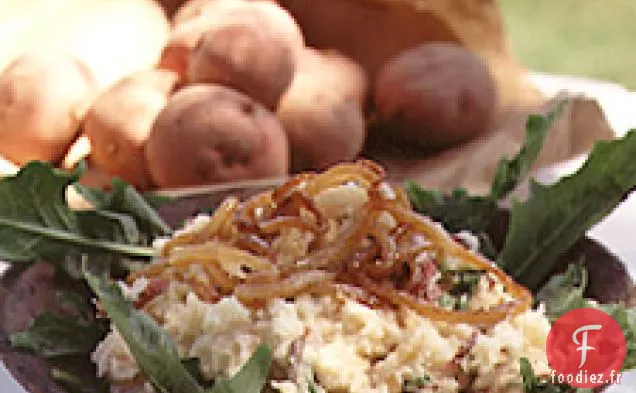 Purée De Pommes De Terre Avec Des Légumes Verts Amers Et Des Oignons Doux