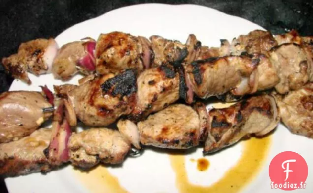 Brochettes de Porc Mariné et Oignon Rouge