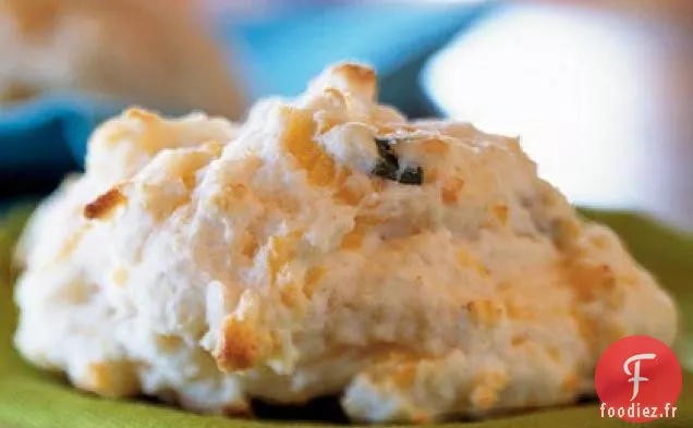 Biscuits à la Crème Sure, au Cheddar et aux Oignons verts