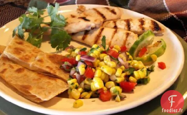Poulet Margarita Au Dessus De La Cuisinière Avec Relish De Maïs Frais