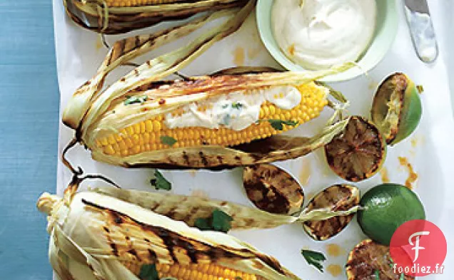 Maïs grillé en Épi avec Chili et Citron Vert
