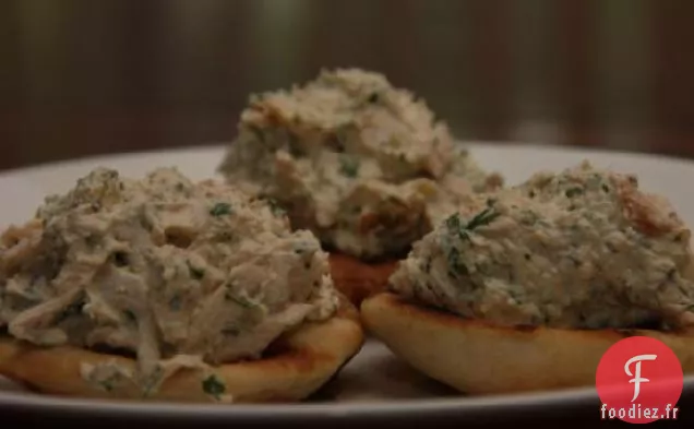 Salade De Tahini De Poulet Aux Pignons de Pin sur Mini Tours de Pita