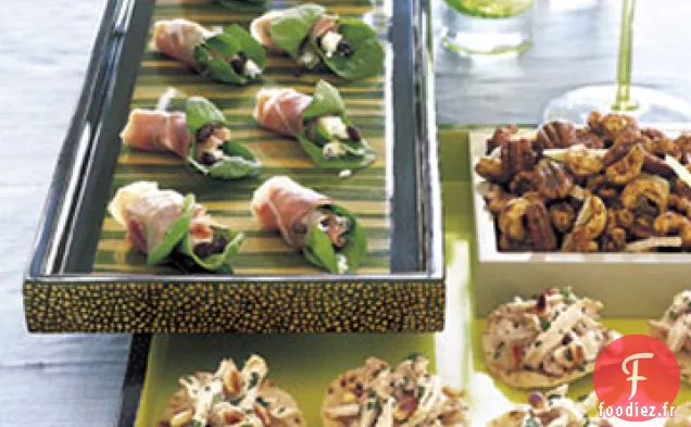 Salade de Tahini de Poulet aux Pignons de Pin sur des Mini Tours de Pita