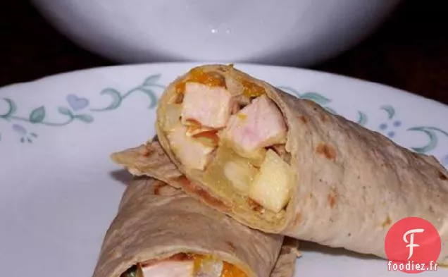 Salade de Fruits, de Noix et de Poulet Avec Vinaigrette à la Mayo Au Curry