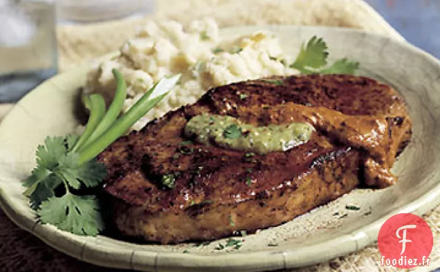 Steaks Poêlés avec Salsa Verde et Sauce Chili Ancho