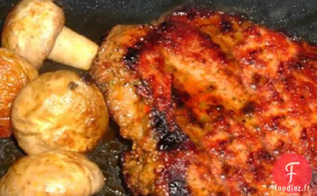 Côtelettes de Porc Chipotle à l'Érable grillées sur Gruau de Gouda Fumé