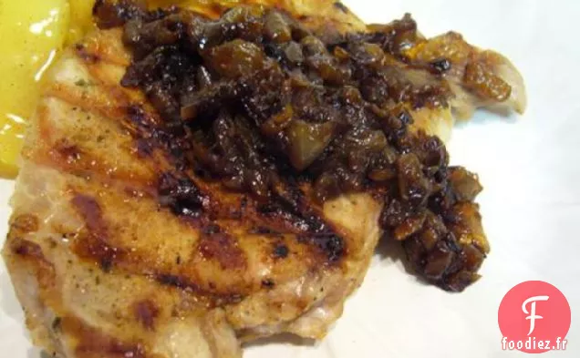 Côtelettes De Porc Salées Aux Oignons Caramélisés