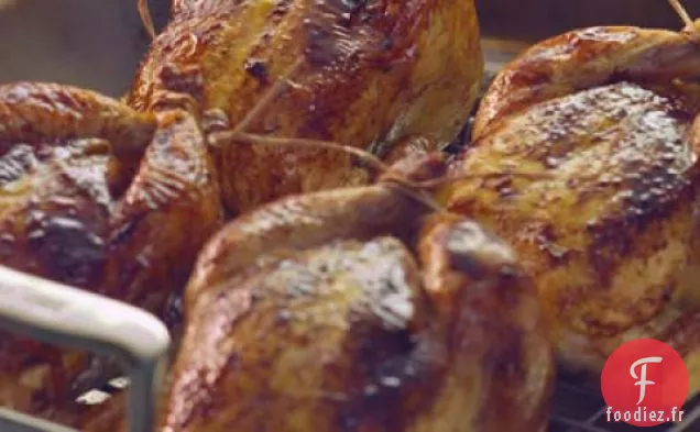 Poules De Gibier Frottées Aux Épices Avec Recette de Chutney de Dattes à la Rhubarbe
