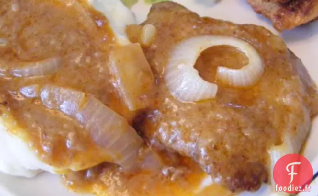 Steak Cube Avec Sauce À L'Oignon