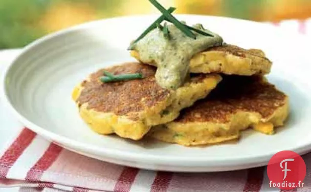 Gâteaux de Johnnycakes Frais au Maïs et aux Pétoncles avec Sauce à l'Oignon Vert