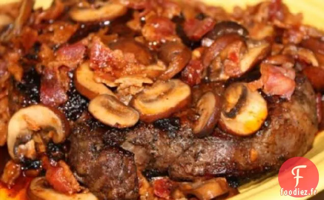 Steak En T Avec Sauce Au Bacon Et Aux Champignons