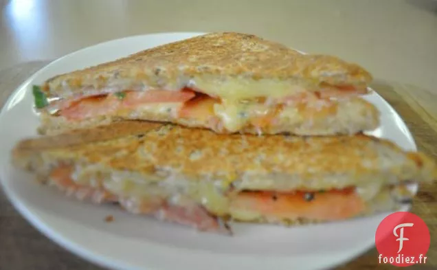 Sandwichs au Cheddar Grillé, Tomates et Bacon