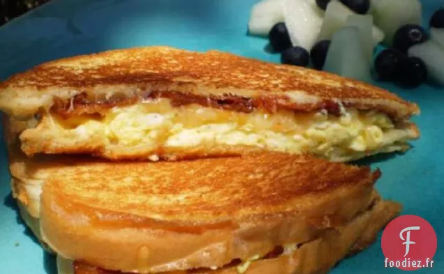 Fromage Grillé au Bacon et aux Œufs au petit déjeuner