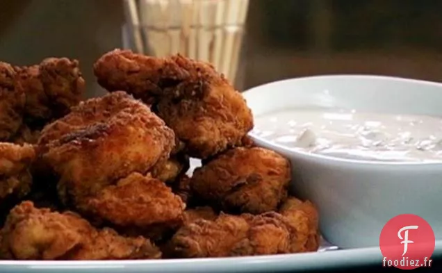 Bouchées de Poulet Frit Épicé avec Trempette Derby