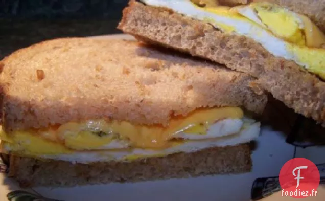 Sandwich Aux Œufs Ridiculement Facile Et Tout À Fait Délicieux