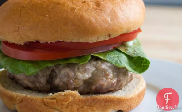 Le Burger de Bœuf et de Porc Farci au Fromage par Excellence